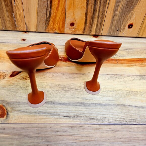 Cape Robbin Cognac Lithe My Life Pyramid Heels Mule NWT! - Picture 2 of 7